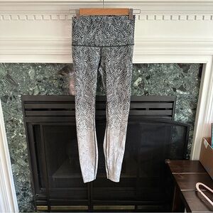 Lululemon Wunder Under (Dazzle Nulux)
Dazzle Wunder Under 50g Alpine White Black